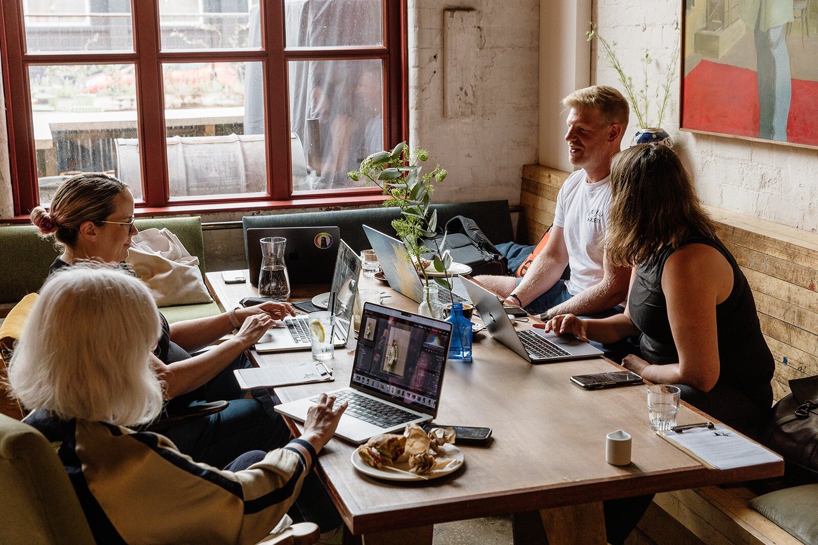 Co-Work & Hot Desk